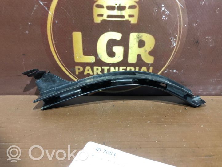 Mercedes-Benz E W211 Staffa angolare del supporto di montaggio del paraurti A2118850123