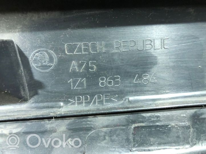Skoda Octavia Mk2 (1Z) Etuoven kynnyksen suojalista 1Z1863484
