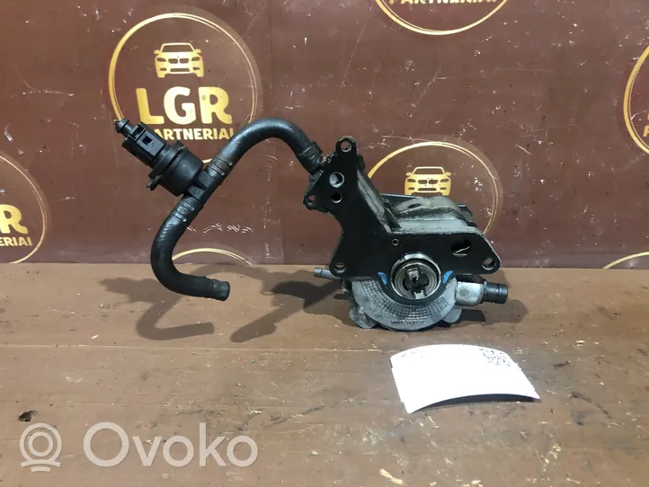 Volkswagen Touran I Polttoaineen ruiskutuksen suurpainepumppu 038145215