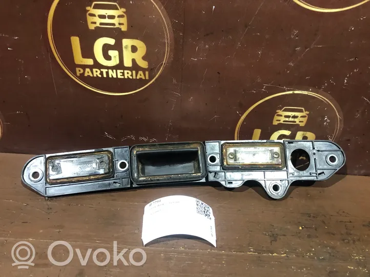 Volkswagen Touran I Отделка номерного знака 1T0827574L