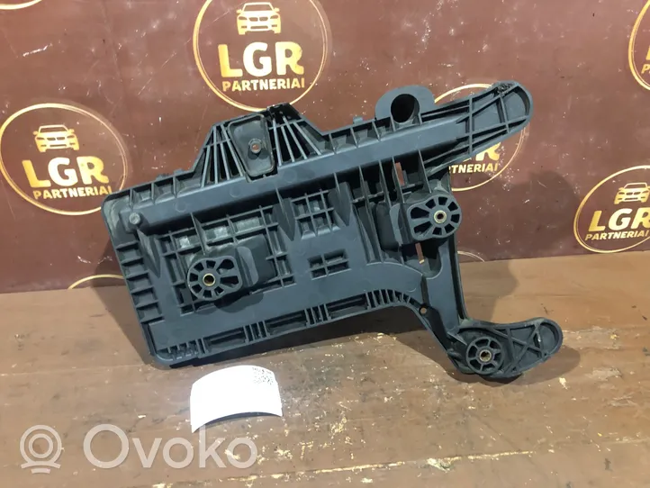 Volkswagen Touran I Battery tray 1K0915333C