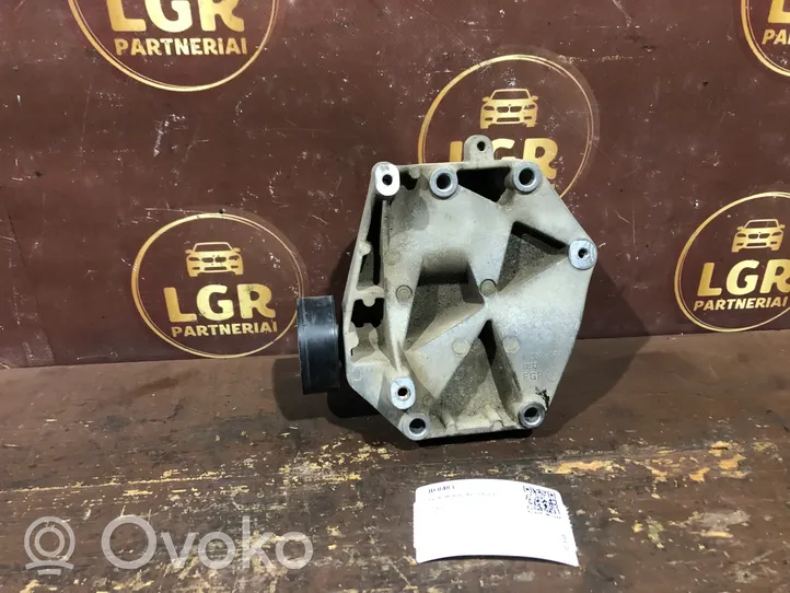 Opel Vectra C Supporto del generatore/alternatore 55167675