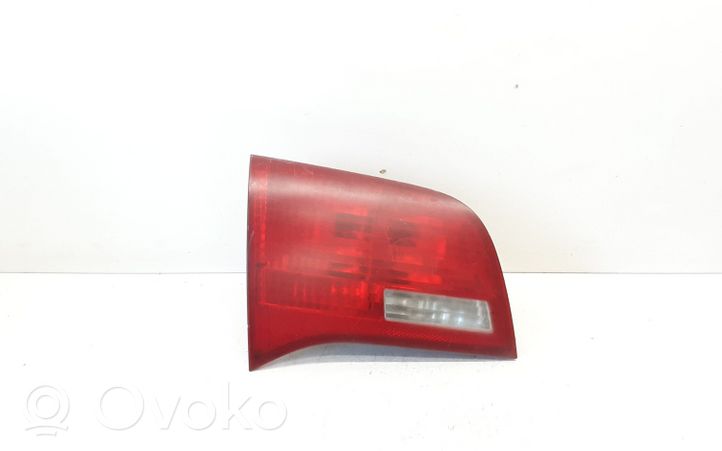 Audi A6 S6 C6 4F Lampy tylnej klapy bagażnika 5P0945095E