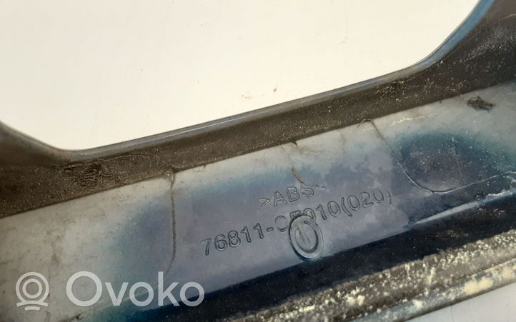 Toyota Corolla Verso AR10 Takaluukun rekisterikilven valon palkki 768110F010