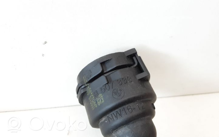 BMW 5 F10 F11 Tuyau de liquide de refroidissement moteur 8507333