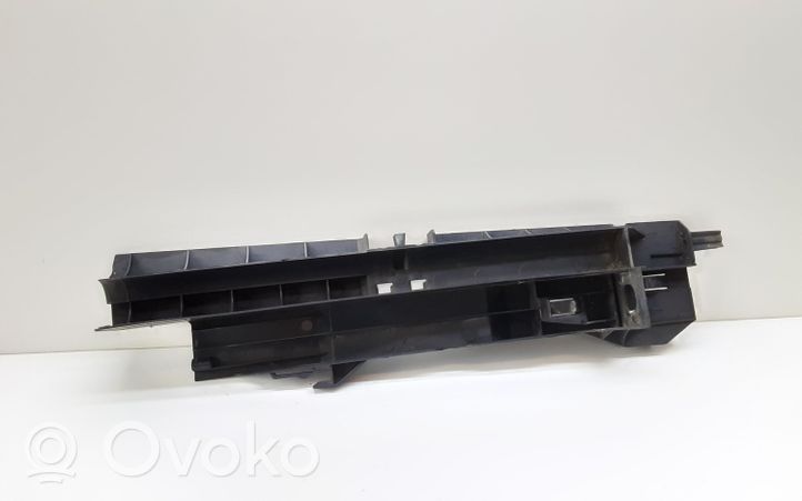 BMW X5 E70 Boczny panel mocowania chłodnicy 7799761