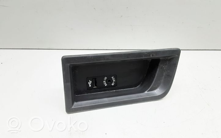 BMW 3 F30 F35 F31 AUX jungtis 9207358