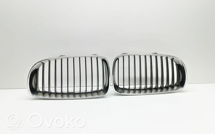 BMW 1 E81 E87 Grille calandre supérieure de pare-chocs avant 7179656