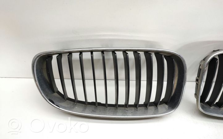 BMW 1 E81 E87 Maskownica / Grill / Atrapa górna chłodnicy 7179655