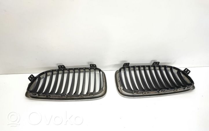 BMW 1 E81 E87 Grille calandre supérieure de pare-chocs avant 7179655