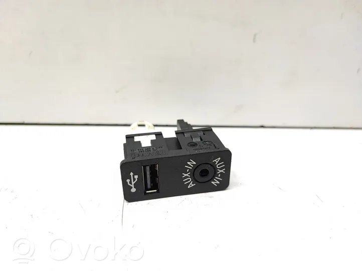 BMW 3 F30 F35 F31 Connettore plug in USB 9229246