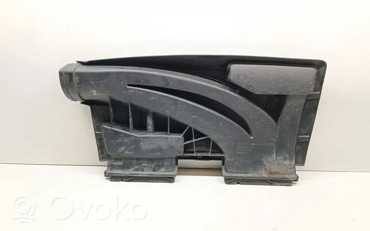 BMW 3 E92 E93 Oro paėmimo kanalo detalė (-ės) 7560918