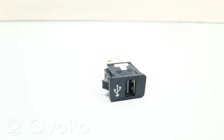 BMW 3 F30 F35 F31 Connettore plug in USB 9229294