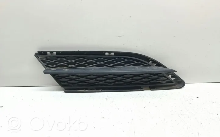 BMW 3 E90 E91 Etupuskurin alempi jäähdytinsäleikkö 7138418