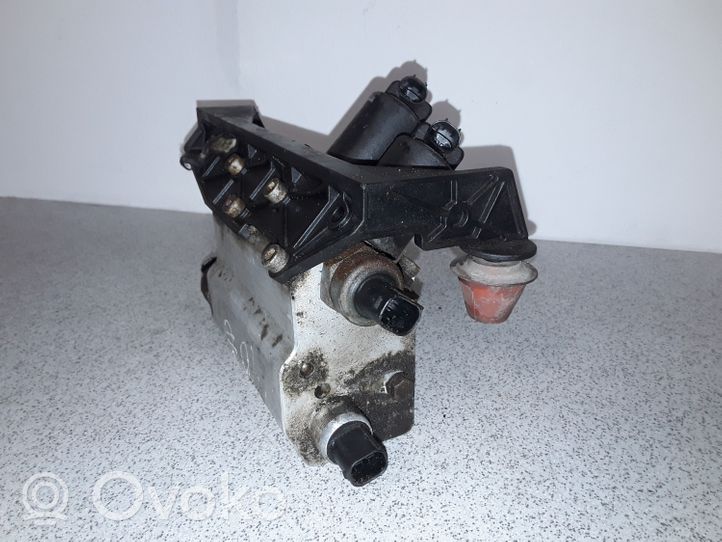 BMW 7 E65 E66 Aktīvā stabilizatora vadības / vārsta bloks 6758704