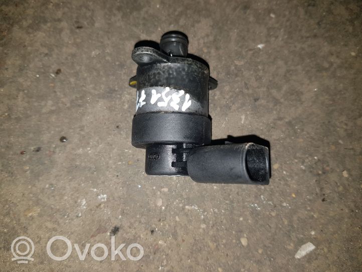 BMW 3 E46 Regolatore di pressione del carburante 13517787186