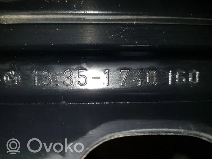 BMW 5 E34 Osłona górna silnika 13351740160