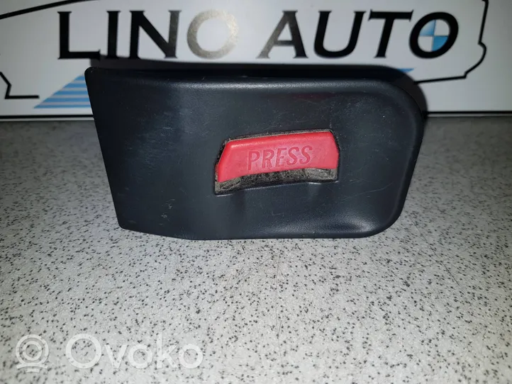 BMW 7 E38 Klamra tylnego pasa bezpieczeństwa 8125845