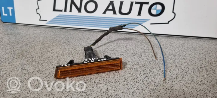 BMW 7 E38 Indicatore di direzione del parafango anteriore 8360216