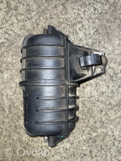 BMW 5 E39 Vacuum air tank 11652247620