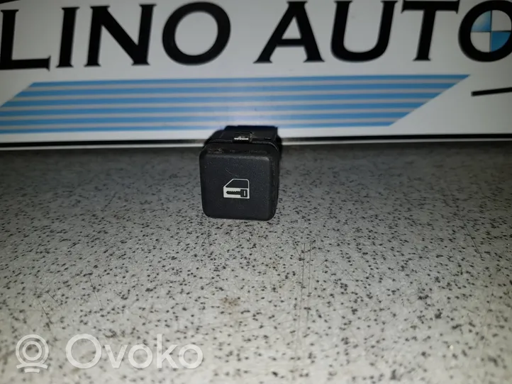 BMW 5 E39 Interruttore a pulsante della chiusura centralizzata 8360828