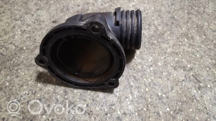 BMW 5 E39 Tuyau de liquide de refroidissement moteur 11532244828