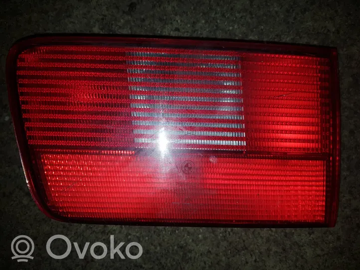 BMW 5 E39 Lampy tylnej klapy bagażnika 8361673