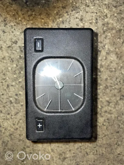 BMW 5 E34 Clock 1374282
