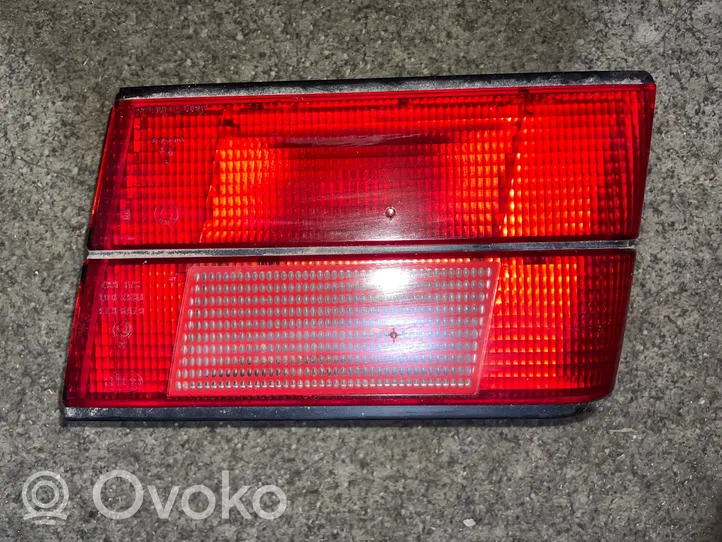 BMW 5 E34 Lampy tylnej klapy bagażnika 1384012