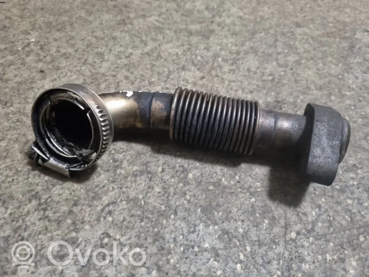 BMW 5 E39 Tuyau de raccordement solide EGR 11712249934