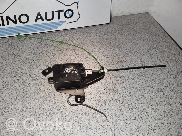 BMW 5 E39 Serratura del tappo del serbatoio del carburante 8352168