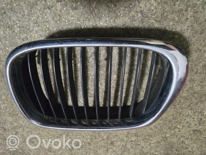 BMW 5 E39 Grille de calandre avant 8159313