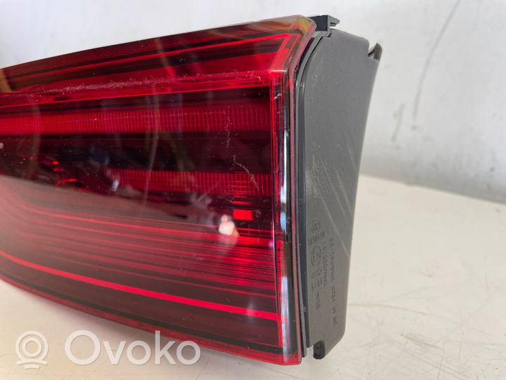 Volkswagen Golf VIII Lampy tylnej klapy bagażnika 5H0945094C