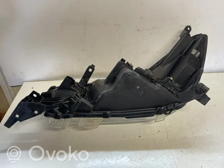 Toyota Hilux VIII Phare frontale 811100K792