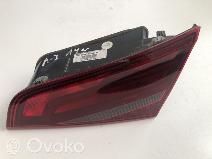 Audi A3 S3 8V Lampy tylnej klapy bagażnika 8V4945094