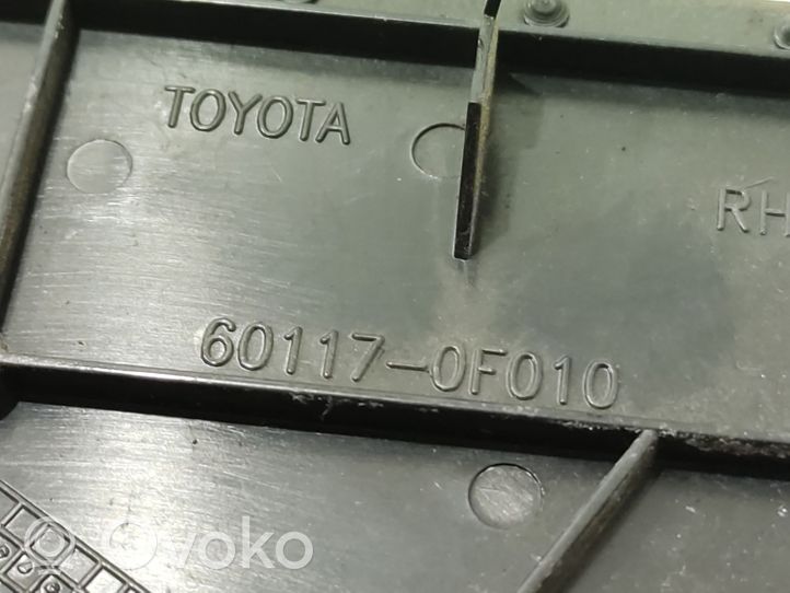 Toyota Corolla Verso E121 Muu ulkopuolen osa 601170F010