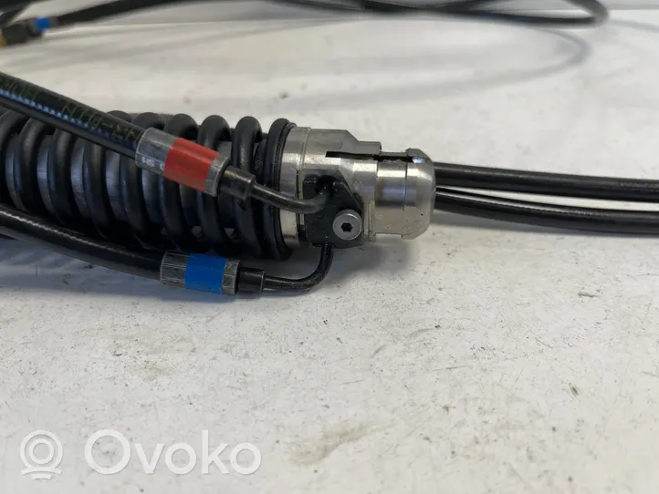 Volkswagen Touareg I Tavaratilan luukun hydrauliikkasarja 7L6827611B