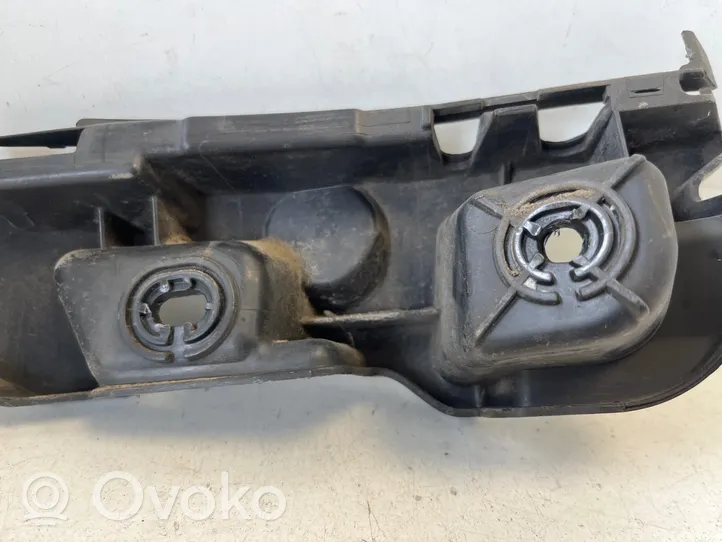 Skoda Superb B8 (3V) Soporte de montaje del parachoques trasero 3V9807394A