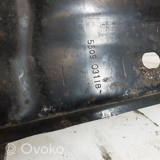 Toyota Avensis T270 Balkis priekinio bamperio 56090311B