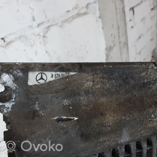 Mercedes-Benz Vito Viano W639 Välijäähdyttimen ilmakanavan ohjain 
