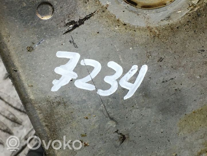 Volvo V70 Öljynsuodattimen kannake C5851000