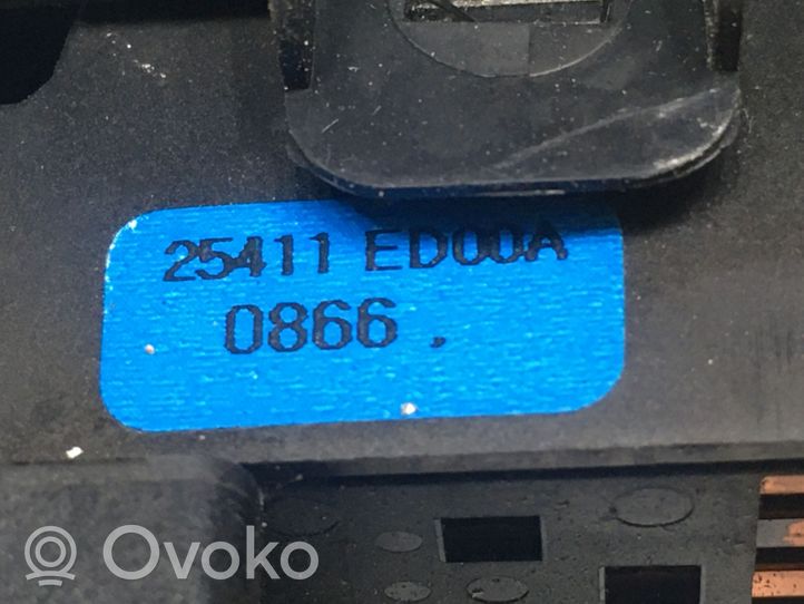 Nissan Note (E11) Interruttore di controllo dell’alzacristalli elettrico 25411ED00A