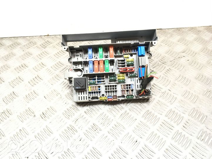 6906613 BMW 1 E81 E87 Module de fusibles, 25.00 € | OVOKO