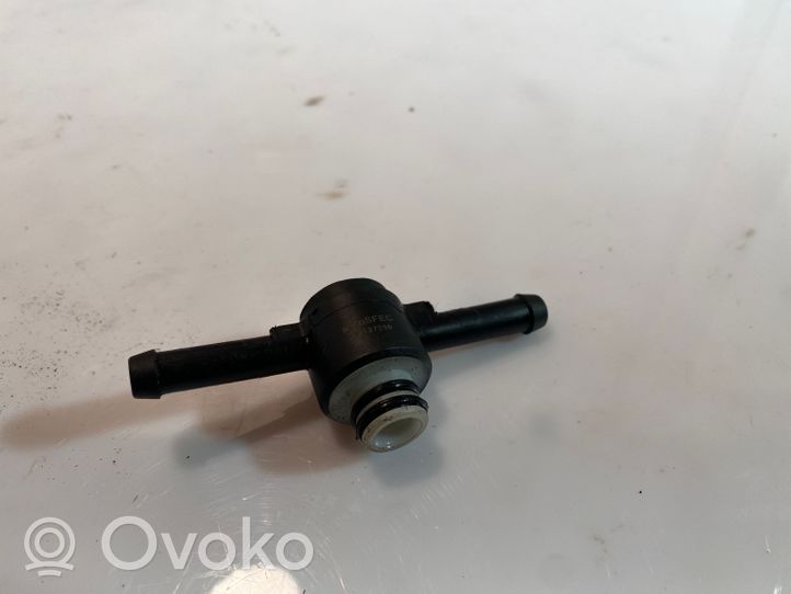 Audi A6 S6 C6 4F Tuyau d'alimentation conduite de carburant 70314014