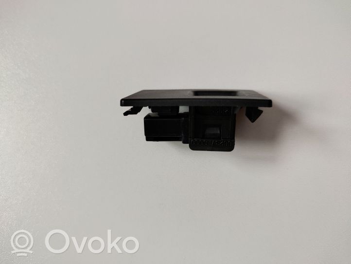 Subaru Outback (BS) Luce vano portaoggetti 66237FG000