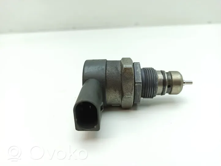 Mercedes-Benz E W211 Regolatore di pressione del carburante A6110780449