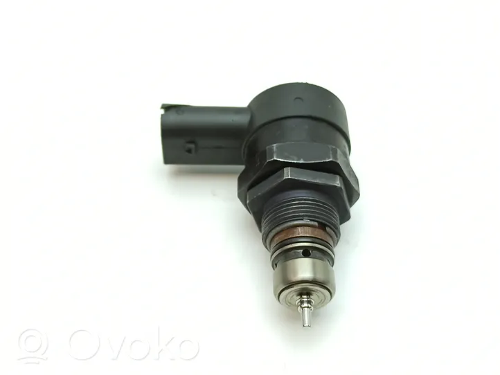 Mercedes-Benz E W211 Regolatore di pressione del carburante A6110780449