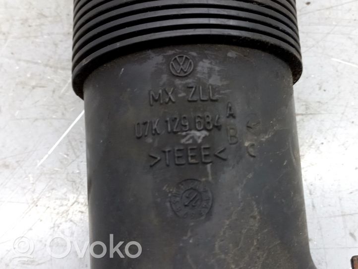 Volkswagen PASSAT B7 USA Oro paėmimo kanalo detalė (-ės) 07K129684A