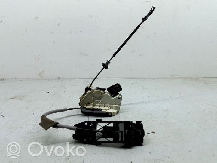 Volkswagen Jetta VI Rear door lock 5K4839015S