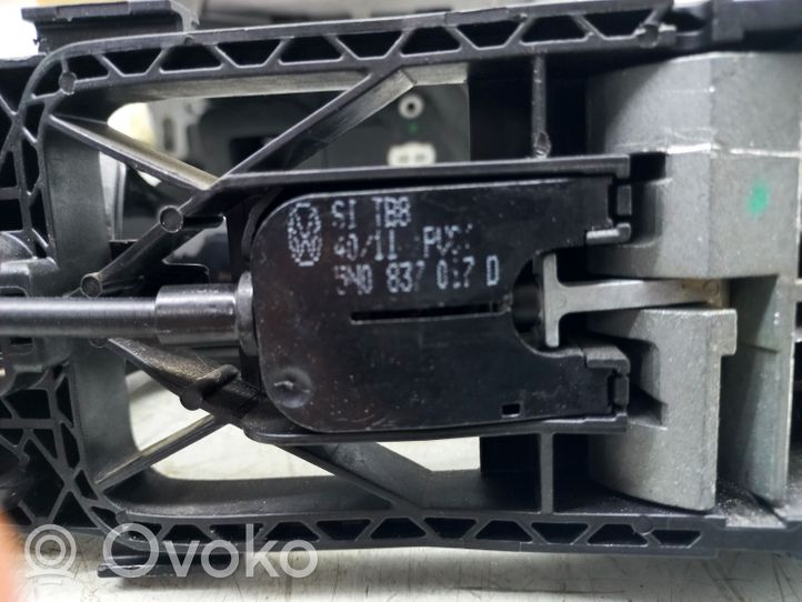 Volkswagen Touareg II Priekšpusē slēdzene 8J1837016B